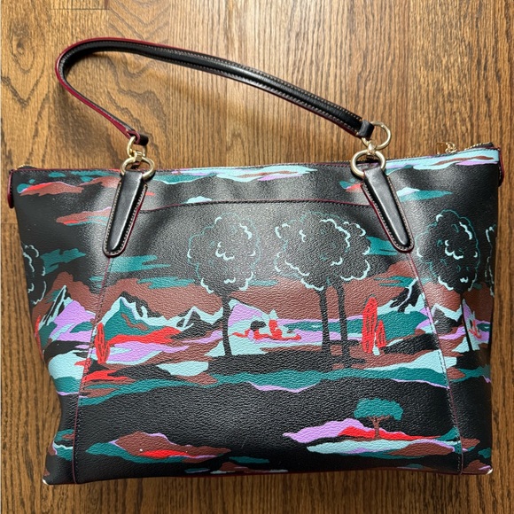 Vintage Coach Landscape Tote - Picture 2 of 2